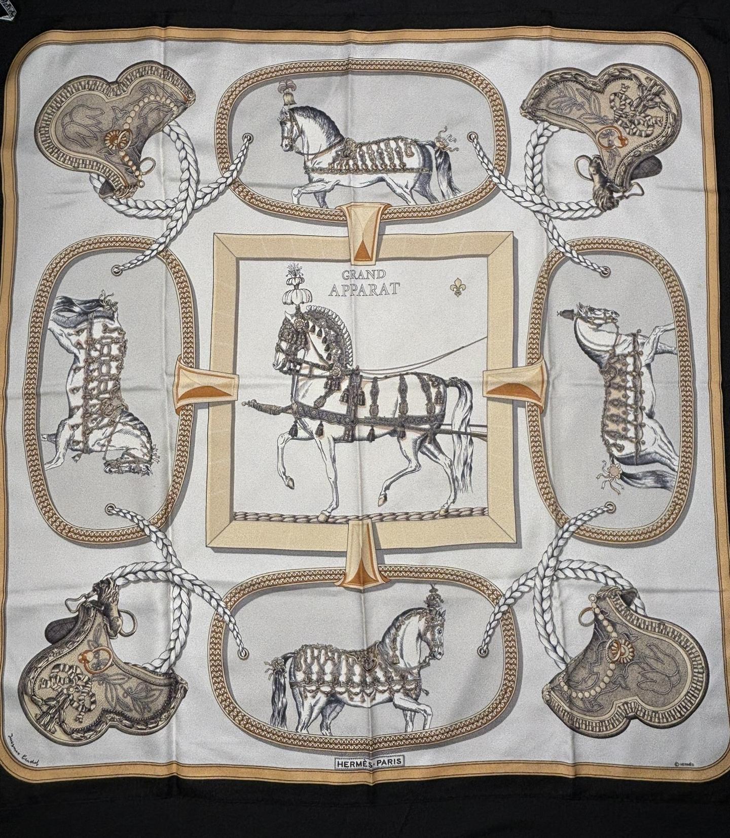 エルメス スカーフ「盛装の馬」yellow / white バリエーション